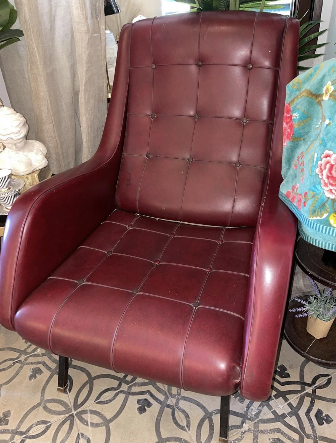 Poltrona vintage anni '60 in pelle rossa effetto trapunta